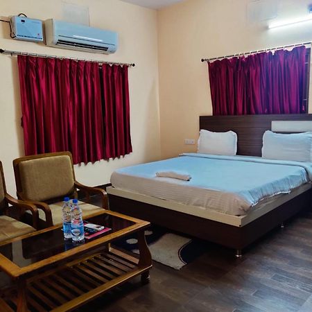 Chetan Inn Hotel Bhubaneswar Exterior foto
