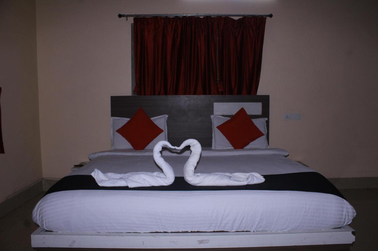 Chetan Inn Hotel Bhubaneswar Exterior foto