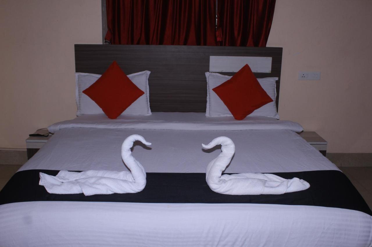 Chetan Inn Hotel Bhubaneswar Exterior foto
