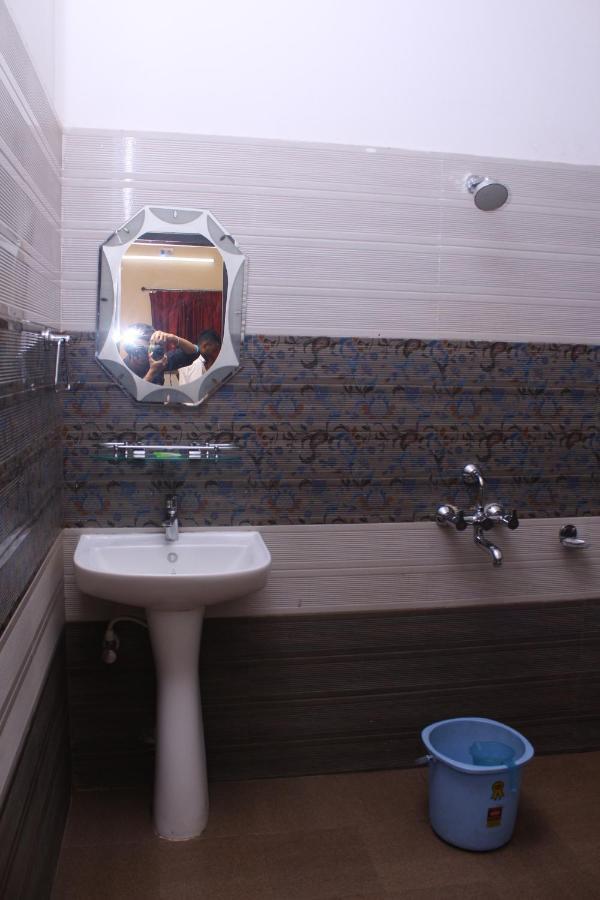 Chetan Inn Hotel Bhubaneswar Exterior foto