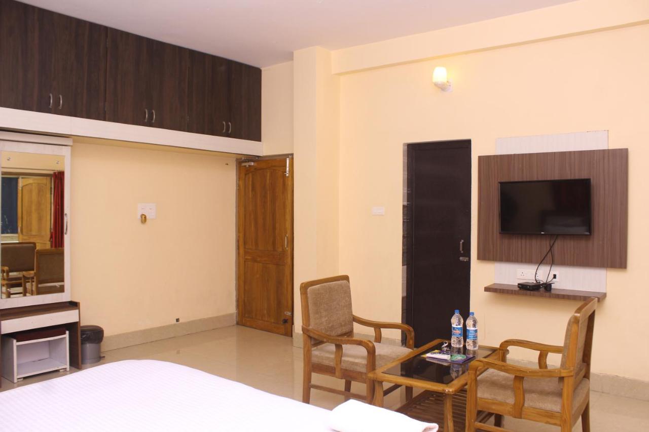 Chetan Inn Hotel Bhubaneswar Exterior foto