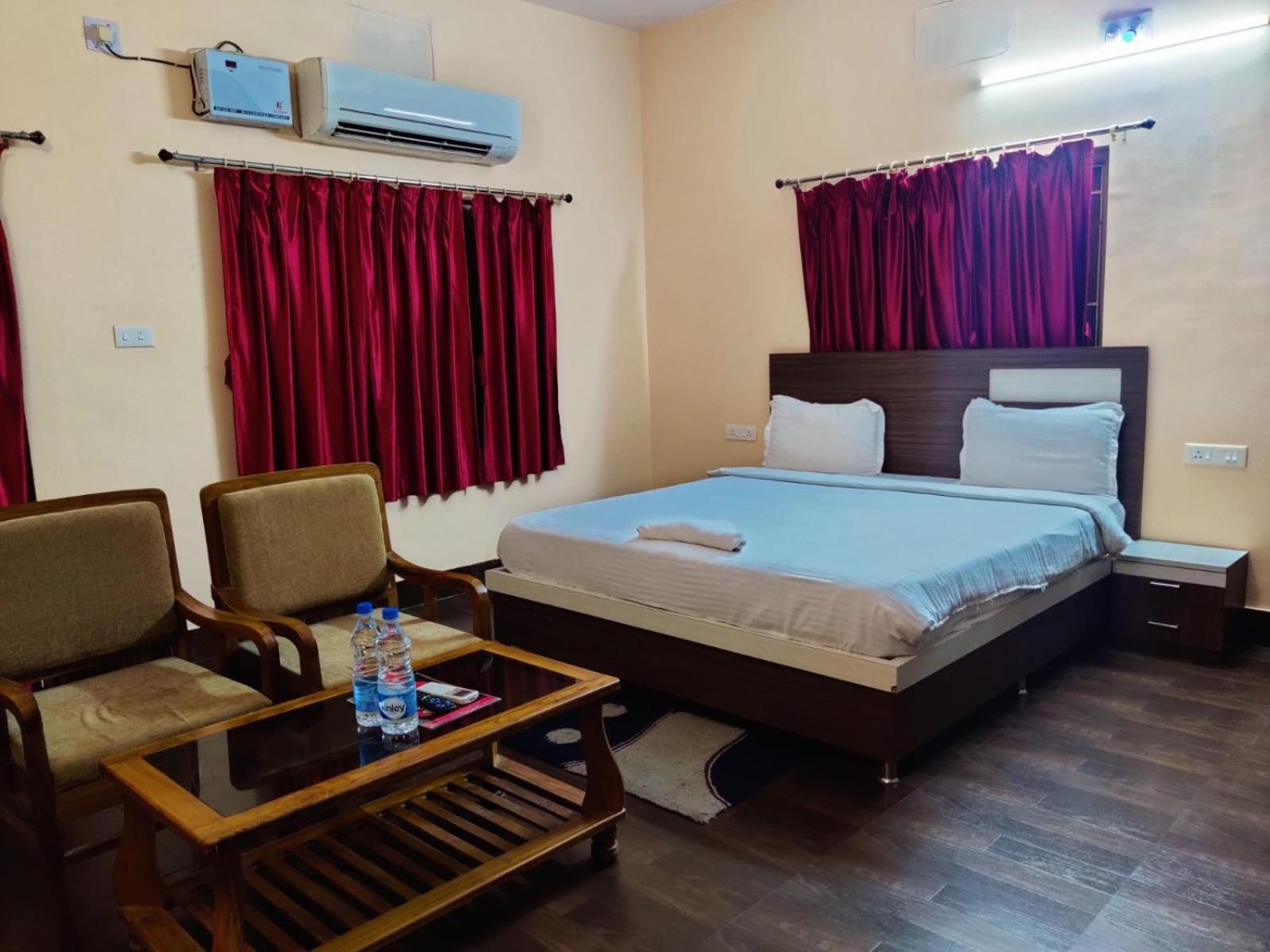 Chetan Inn Hotel Bhubaneswar Exterior foto