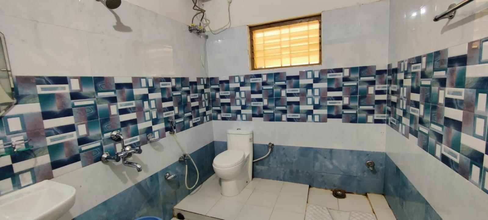 Chetan Inn Hotel Bhubaneswar Exterior foto