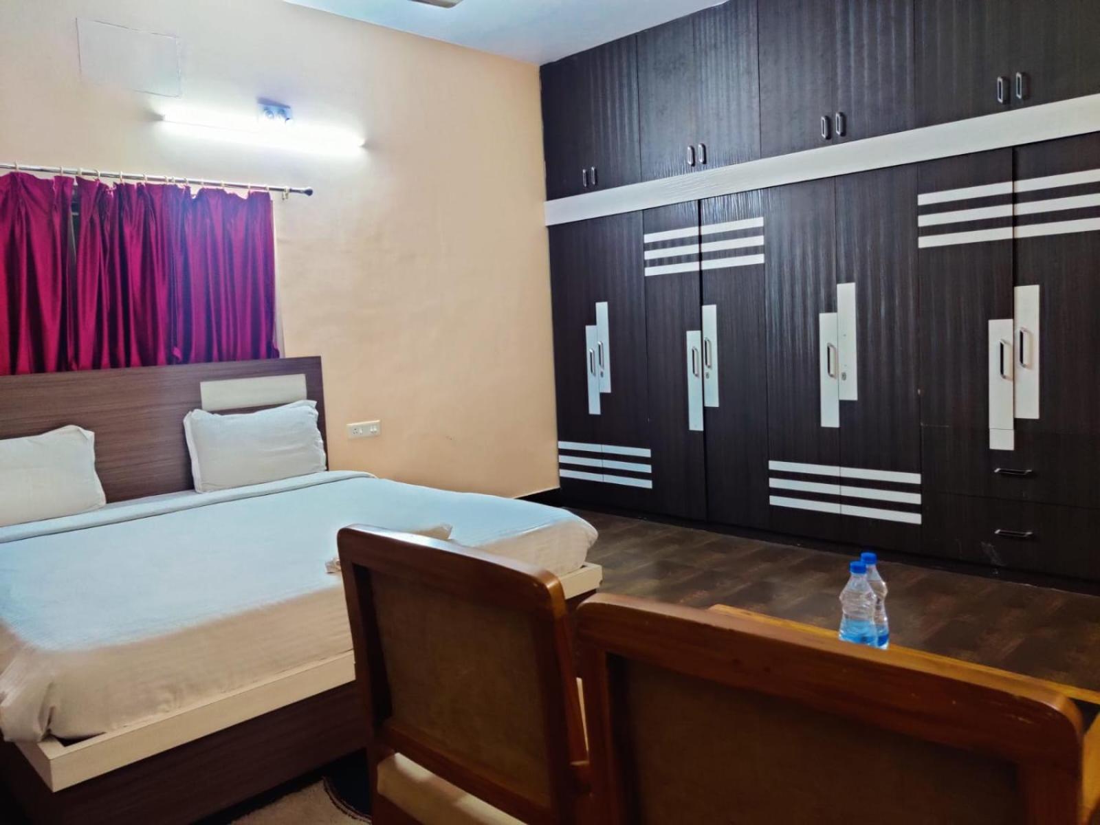 Chetan Inn Hotel Bhubaneswar Exterior foto