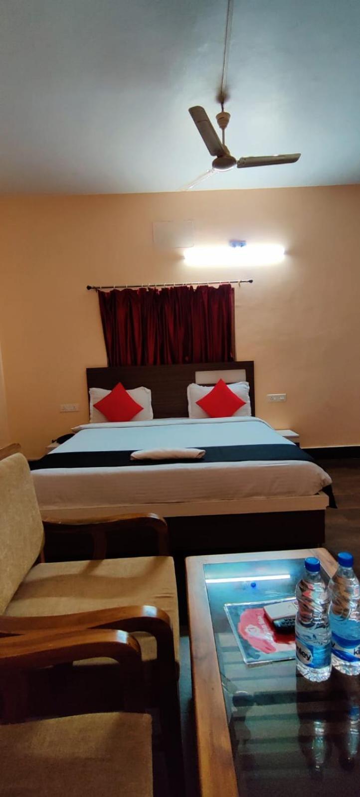 Chetan Inn Hotel Bhubaneswar Exterior foto