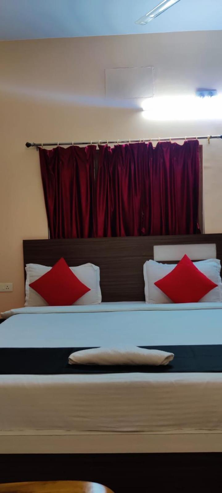 Chetan Inn Hotel Bhubaneswar Exterior foto