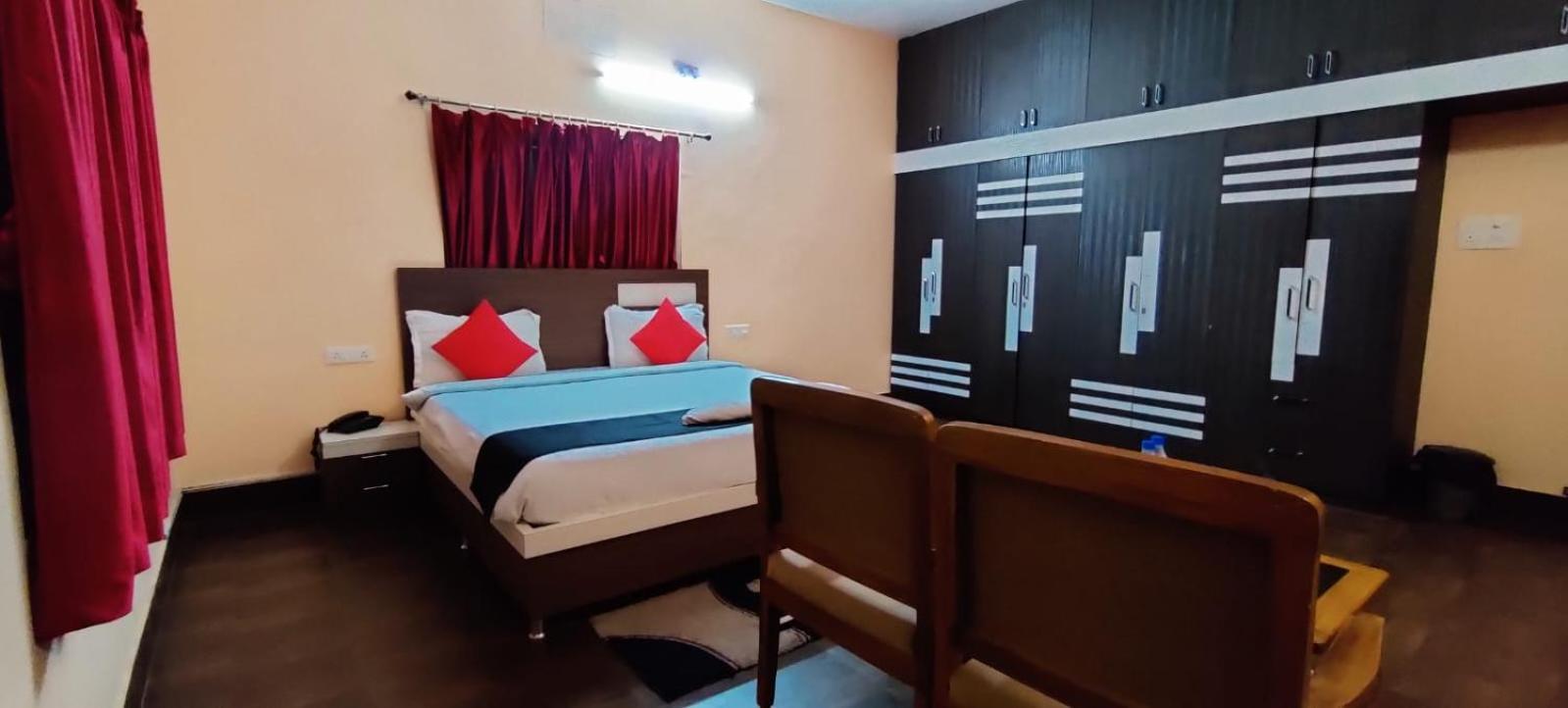 Chetan Inn Hotel Bhubaneswar Exterior foto